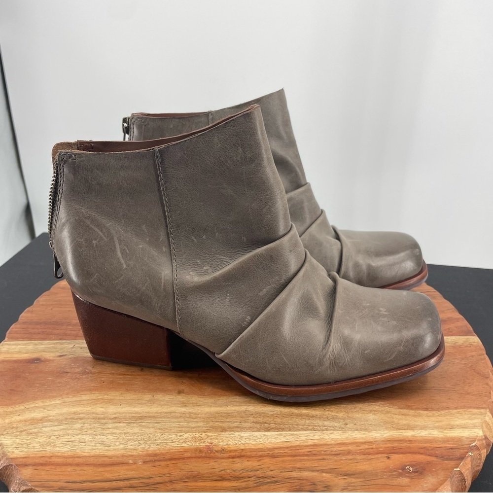 Kork Ease Kissel gray taupe Leather Ankle Boots‎ 7